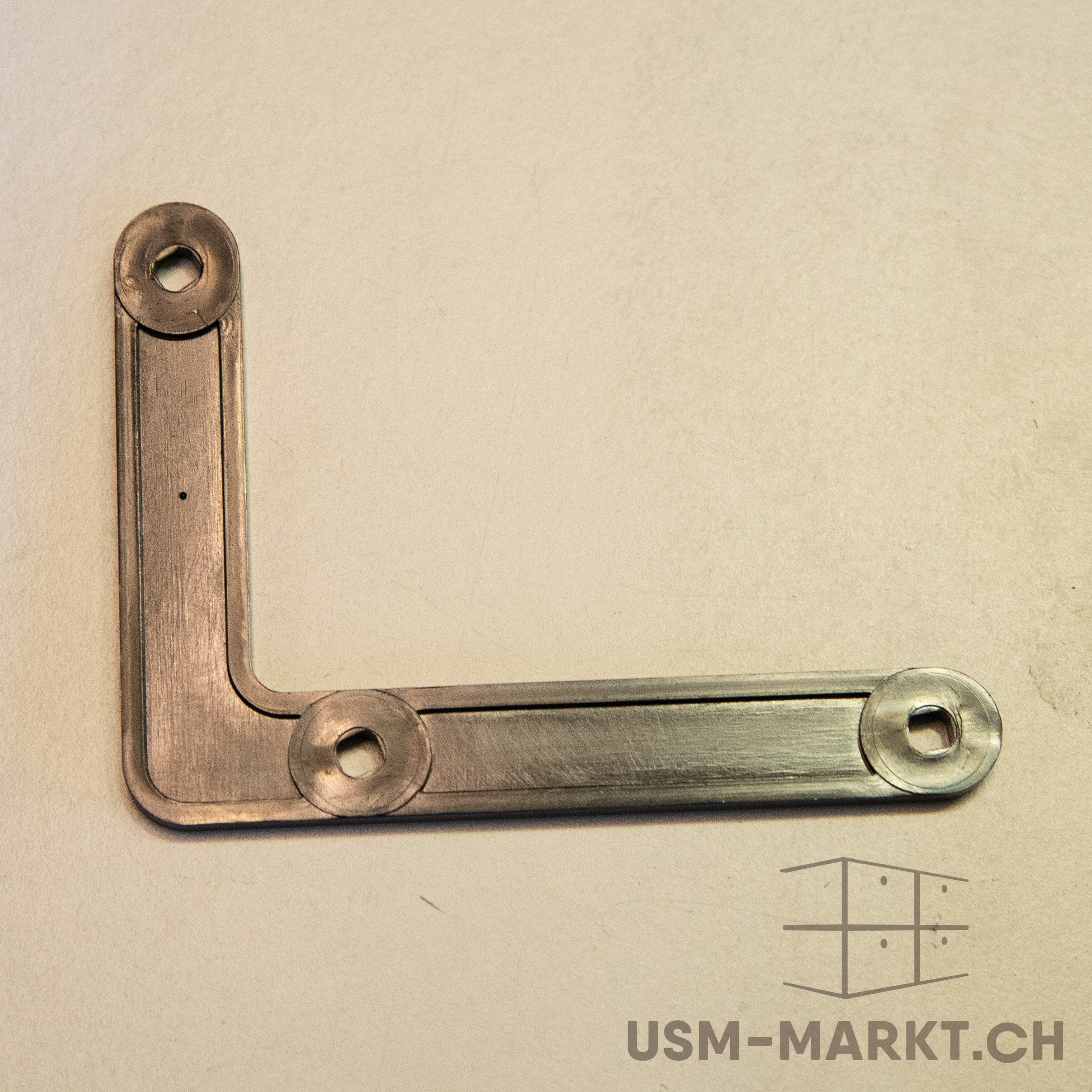 USM Haller Distanzwinkel zur Klapptüre