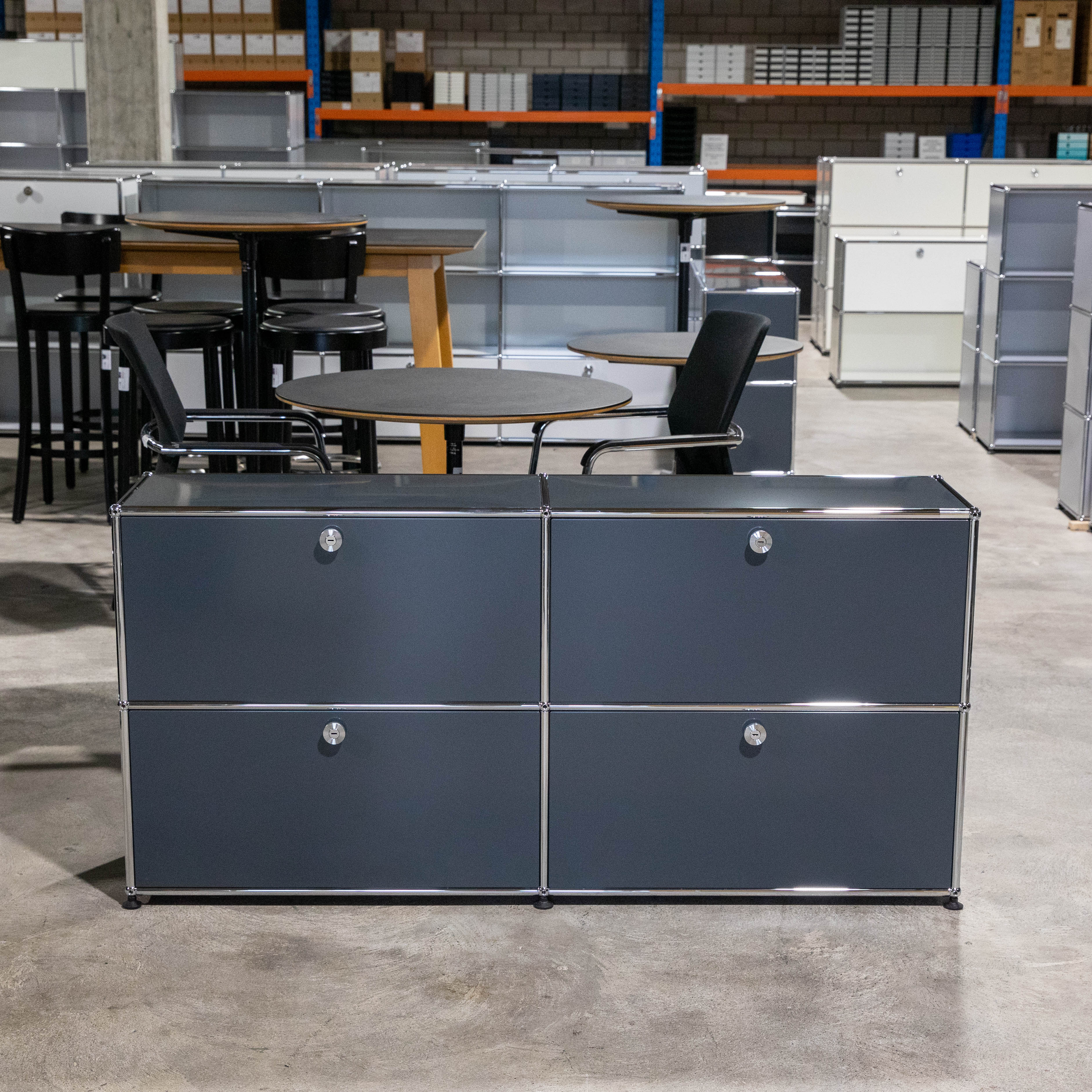 USM Haller Regal 2x2 35 2hr2kl in Anthrazit