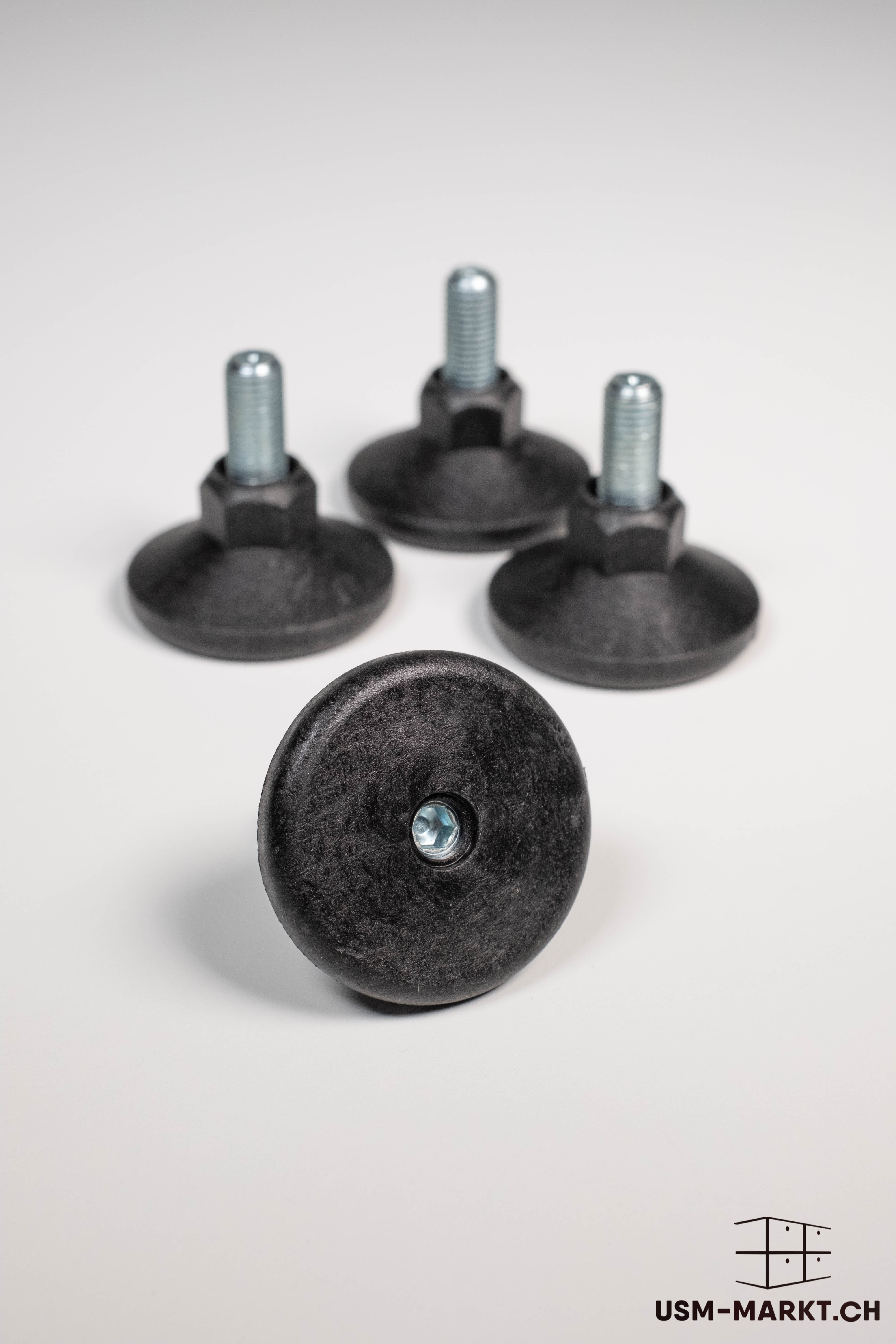 USM Haller Nivellierfuss 36mm breit 15mm lang