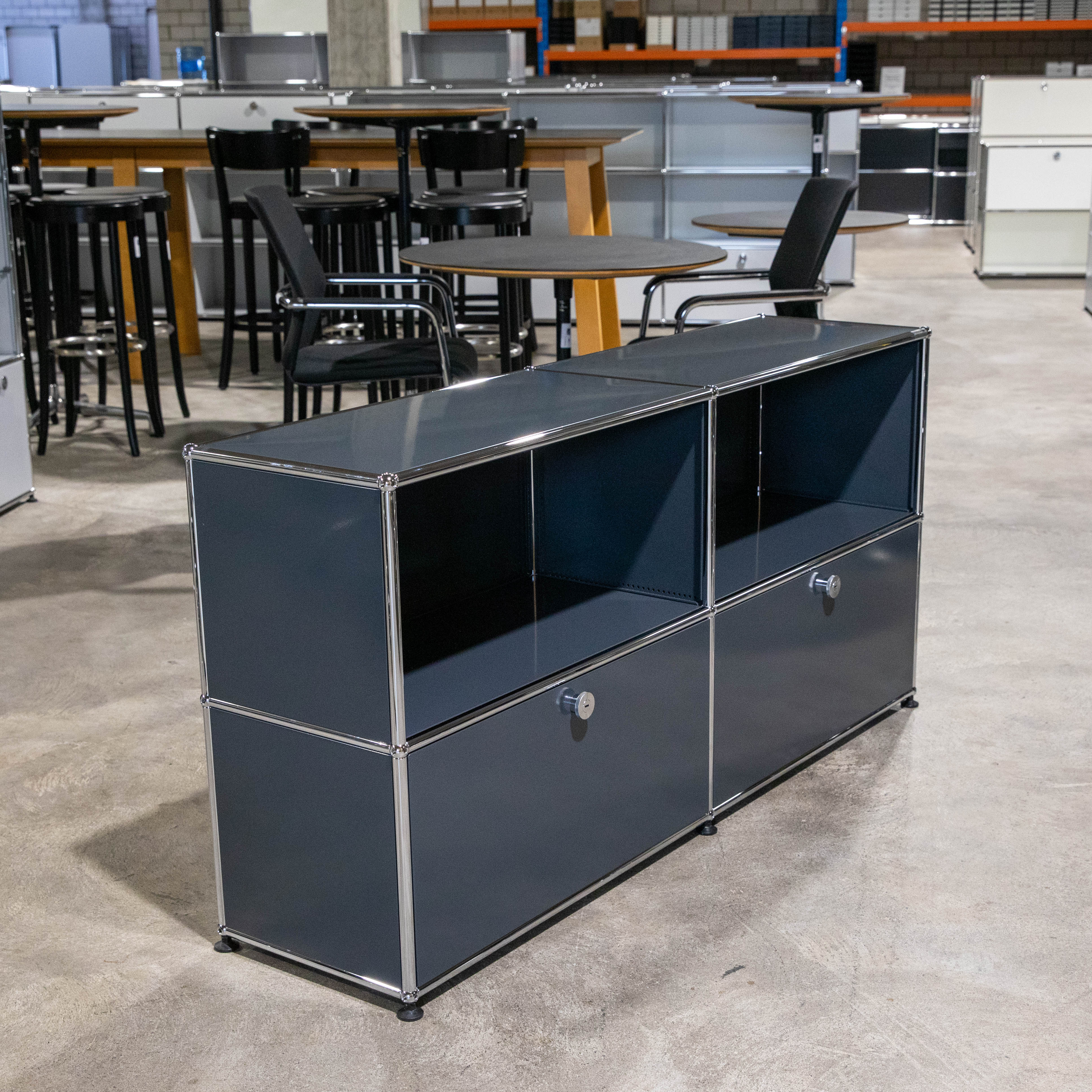 USM Haller Regal 2x2 35 2hr in Anthrazit