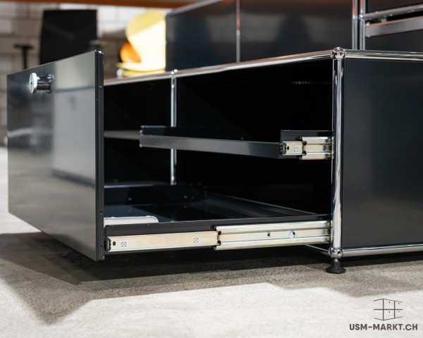 USM Haller Ausziehtablar mit Farbwinkel