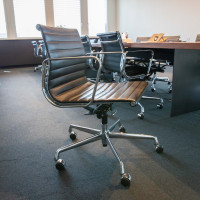 Vitra EA 117 Leder nero Bürostuhl