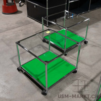 USM Glastischli 50x50 Grün mit Rollen