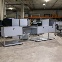 USM Haller Sideboard mit integriertem Arbeitsplatz in Mattsilber